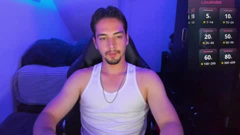 Snapshot of alex_smith0 chatting on January 24, 12:20 am online show from January 24, 12:20 am