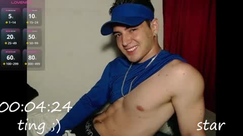 Snapshot of alex_smith0 chatting on February 2, 11:21 pm online show from February 2, 11:21 pm