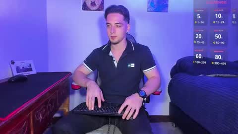 Snapshot of alex_smith0 chatting on October 4, 2:53 am online show from October 4, 2:53 am