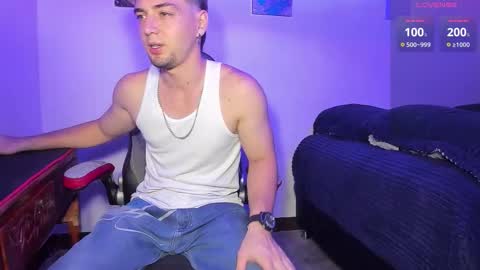 Snapshot of alex_smith0 chatting on October 4, 11:36 pm online show from October 4, 11:36 pm