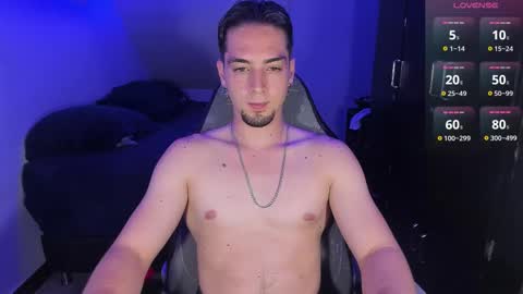 Snapshot of alex_smith0 chatting on October 15, 11:49 pm online show from October 15, 11:49 pm