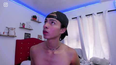 Snapshot of alex_sweet_69 chatting on December 16, 12:27 pm Alex online show from December 16, 12:27 pm