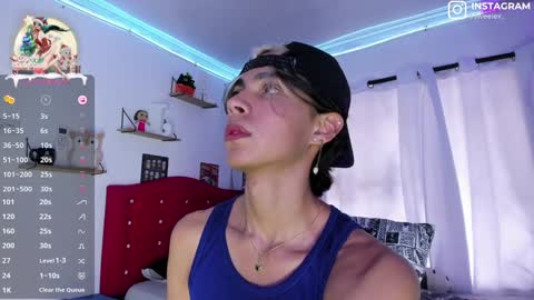 Snapshot of alex_sweet_69 chatting on December 23, 1:24 pm Alex online show from December 23, 1:24 pm