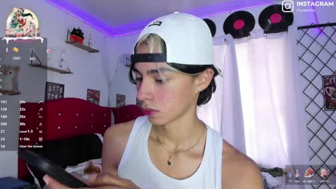 Snapshot of alex_sweet_69 chatting on December 29, 3:57 pm Alex online show from December 29, 3:57 pm