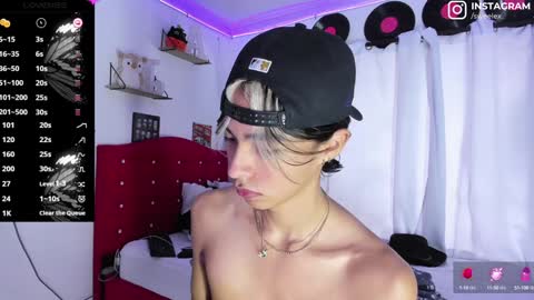 Snapshot of alex_sweet_69 chatting on January 3, 1:25 pm Alex online show from January 3, 1:25 pm