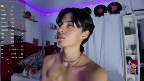 Snapshot of alex_sweet_69 chatting on February 24, 11:21 am Alex online show from February 24, 11:21 am