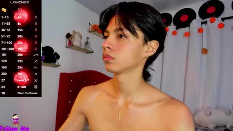 Snapshot of alex_sweet_69 chatting on October 22, 12:27 pm Alex online show from October 22, 12:27 pm