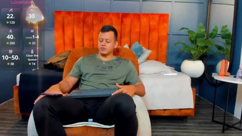 Snapshot of alex_tower chatting on December 21, 6:55 pm Alex Towers online show from December 21, 6:55 pm