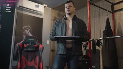 Snapshot of alex_tower chatting on December 30, 10:12 pm Alex Towers online show from December 30, 10:12 pm