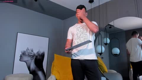 Snapshot of alex_tower chatting on January 3, 6:57 pm Alex Towers online show from January 3, 6:57 pm