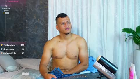 Snapshot of alex_tower chatting on January 25, 10:07 pm Alex Towers online show from January 25, 10:07 pm