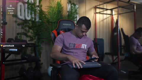 Snapshot of alex_tower chatting on February 5, 10:33 pm Alex Towers online show from February 5, 10:33 pm