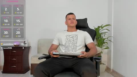 Snapshot of alex_tower chatting on October 12, 11:37 pm Alex Towers online show from October 12, 11:37 pm