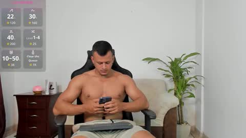 Snapshot of alex_tower chatting on November 1, 8:44 pm Alex Towers online show from November 1, 8:44 pm