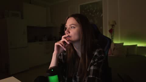 Snapshot of alexa_feels chatting on December 15, 10:04 pm Little Duck homie online show from December 15, 10:04 pm