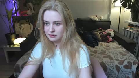 Snapshot of alexa_pirs chatting on May 10, 8:03 pm alexa_pirs online show from May 10, 8:03 pm