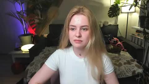 Snapshot of alexa_pirs chatting on May 16, 8:29 pm alexa_pirs online show from May 16, 8:29 pm