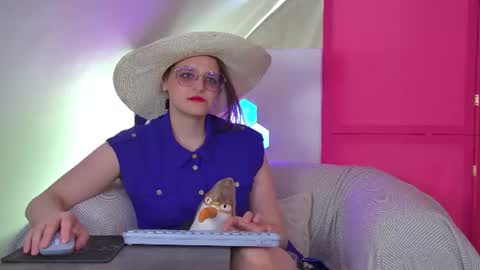 Snapshot of alexaavery chatting on June 23, 6:33 am AlexaAvery online show from June 23, 6:33 am