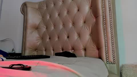 Snapshot of alexafoxy18 chatting on December 18, 9:47 am ALEXA online show from December 18, 9:47 am