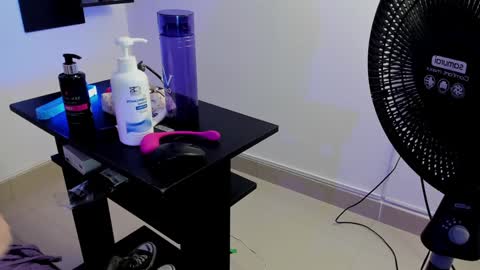 Snapshot of alexafoxy18 chatting on February 7, 7:18 am ALEXA online show from February 7, 7:18 am