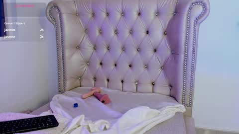 Snapshot of alexafoxy18 chatting on February 7, 10:19 am ALEXA online show from February 7, 10:19 am