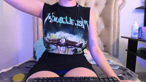 Snapshot of alexafoxy18 chatting on February 20, 5:01 am ALEXA online show from February 20, 5:01 am