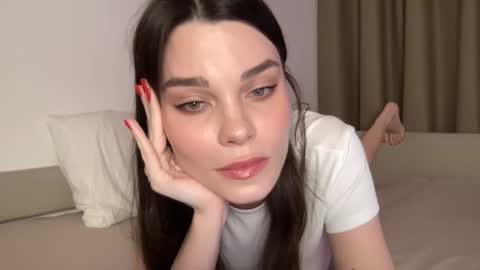 Ember Valentine online show from January 11, 9:20 pm