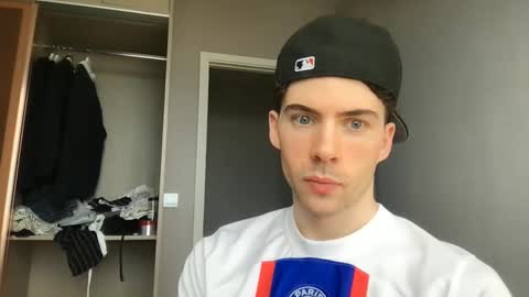 Snapshot of alexander0_ chatting on February 28, 8:26 am Alexander online show from February 28, 8:26 am