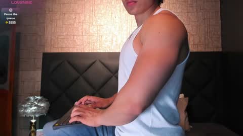 Snapshot of alexander_classy chatting on February 8, 8:09 am Alex online show from February 8, 8:09 am