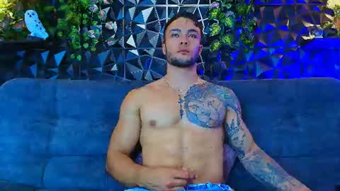 Snapshot of alexander_collin_ chatting on August 2, 2:43 am Alex Collin online show from August 2, 2:43 am