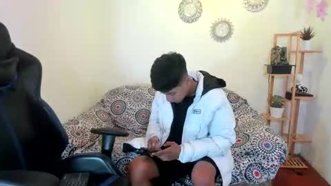 chicos hot online show from September 9, 2:27 pm