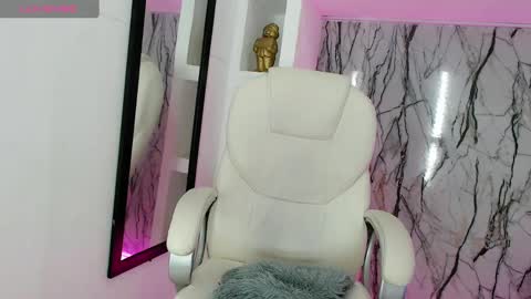 Snapshot of alexandra_evanz chatting on December 3, 12:35 am Alexandra Spellman online show from December 3, 12:35 am