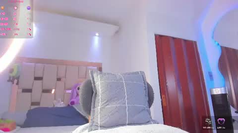 alexandra_holms1 online show from July 6, 7:38 pm