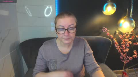 Snapshot of alexandra_kind chatting on December 17, 5:18 am Alexandra online show from December 17, 5:18 am