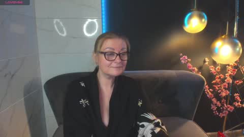 Snapshot of alexandra_kind chatting on December 19, 6:01 pm Alexandra online show from December 19, 6:01 pm