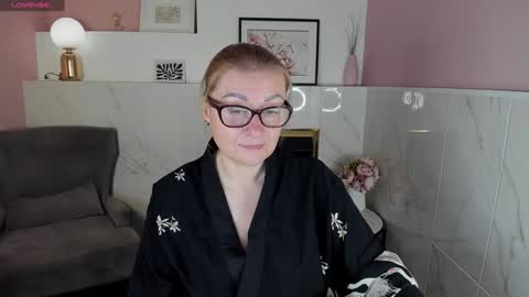 Snapshot of alexandra_kind chatting on December 26, 1:43 pm Alexandra online show from December 26, 1:43 pm