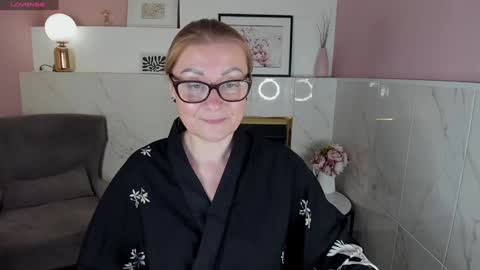 Snapshot of alexandra_kind chatting on December 26, 11:57 pm Alexandra online show from December 26, 11:57 pm