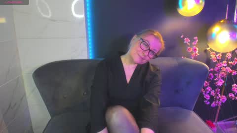 Snapshot of alexandra_kind chatting on January 10, 2:34 pm Alexandra online show from January 10, 2:34 pm
