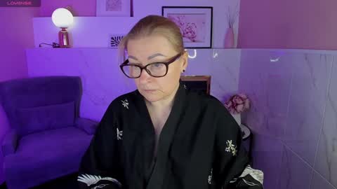 Snapshot of alexandra_kind chatting on January 19, 1:22 pm Alexandra online show from January 19, 1:22 pm