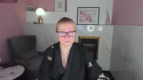 Snapshot of alexandra_kind chatting on February 1, 1:41 pm Alexandra online show from February 1, 1:41 pm