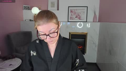 Snapshot of alexandra_kind chatting on February 1, 5:05 pm Alexandra online show from February 1, 5:05 pm