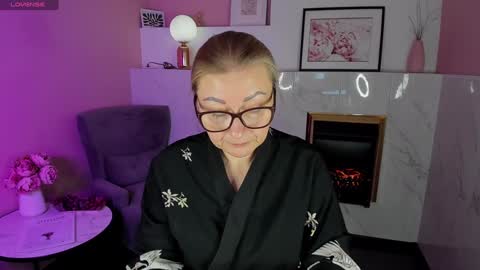 Snapshot of alexandra_kind chatting on February 4, 5:12 pm Alexandra online show from February 4, 5:12 pm