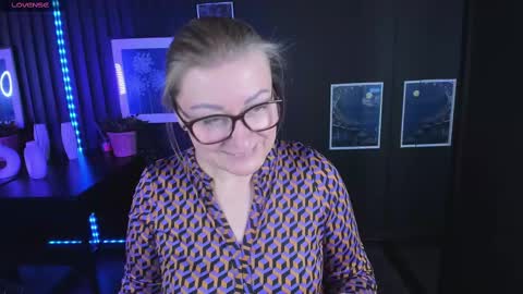 Snapshot of alexandra_kind chatting on February 22, 3:23 am Alexandra online show from February 22, 3:23 am