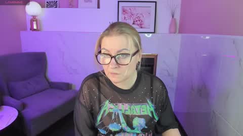 Snapshot of alexandra_kind chatting on February 23, 6:01 pm Alexandra online show from February 23, 6:01 pm