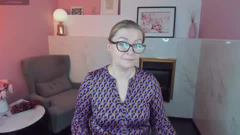Snapshot of alexandra_kind chatting on February 25, 12:34 pm Alexandra online show from February 25, 12:34 pm