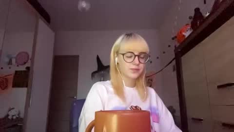 Lia online show from November 12, 2:06 pm