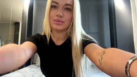 Snapshot of alexatarlet chatting on August 3, 7:51 am Alex online show from August 3, 7:51 am