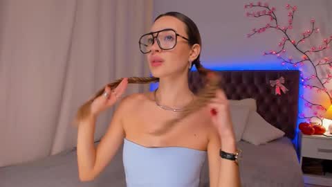 Snapshot of alexawilds chatting on October 26, 6:30 am AlexaWilds online show from October 26, 6:30 am