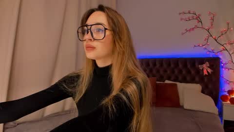 Snapshot of alexawilds chatting on November 2, 6:16 am AlexaWilds online show from November 2, 6:16 am