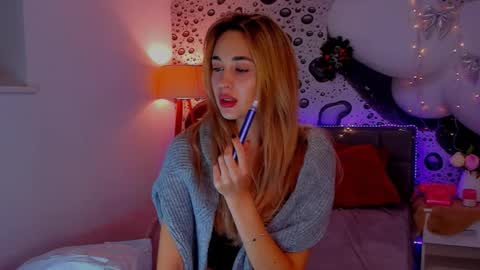 Snapshot of alexawilds chatting on December 20, 1:29 pm AlexaWilds online show from December 20, 1:29 pm